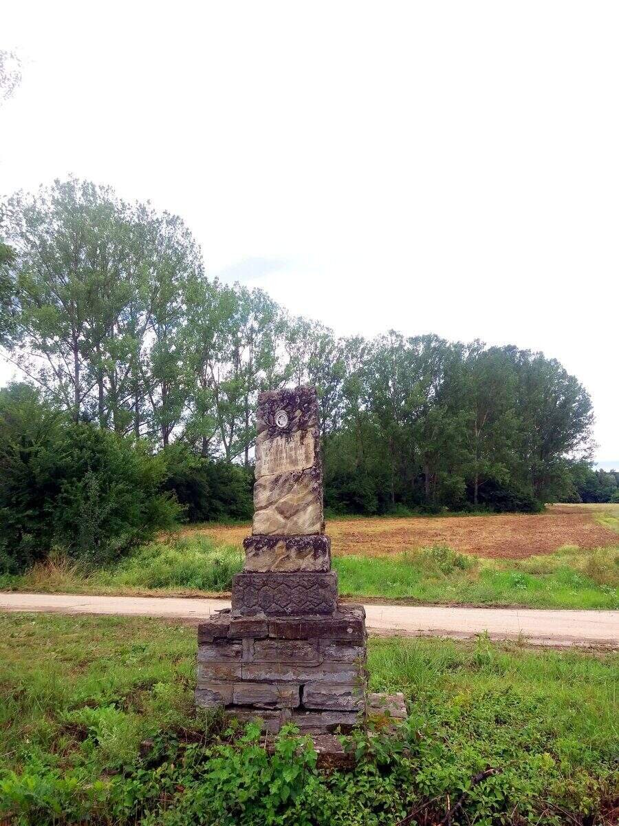 Паметник на Ангел Г. Петров - с.Гъбене
