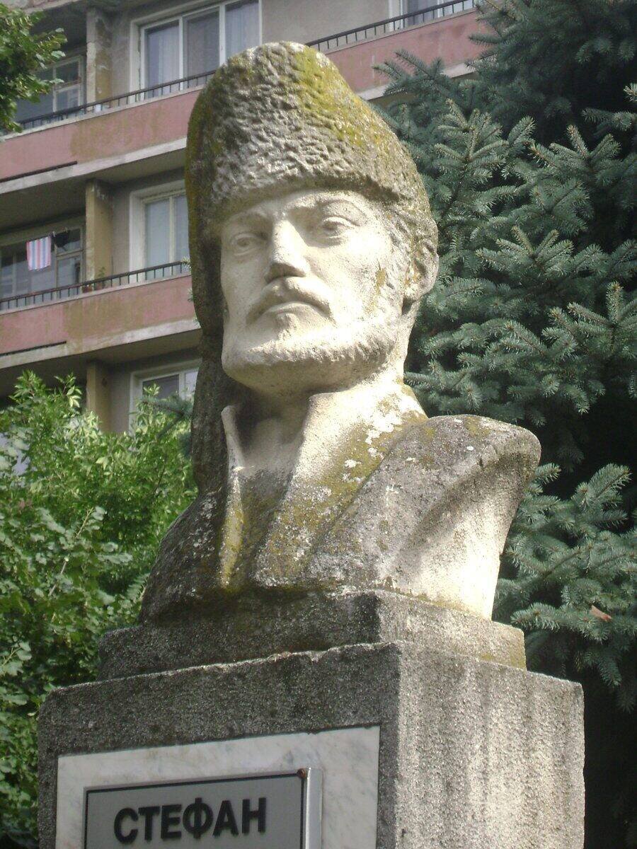 Бюст-паметник на Стефан Караджа - Шумен