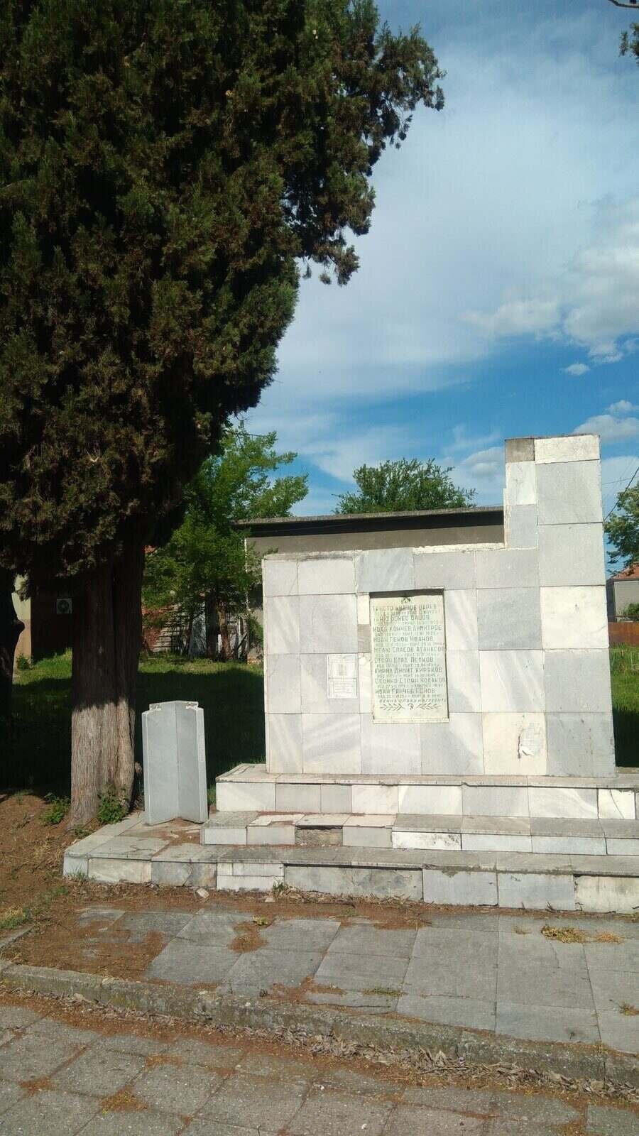 Паметник на загиналите във войните - Българово