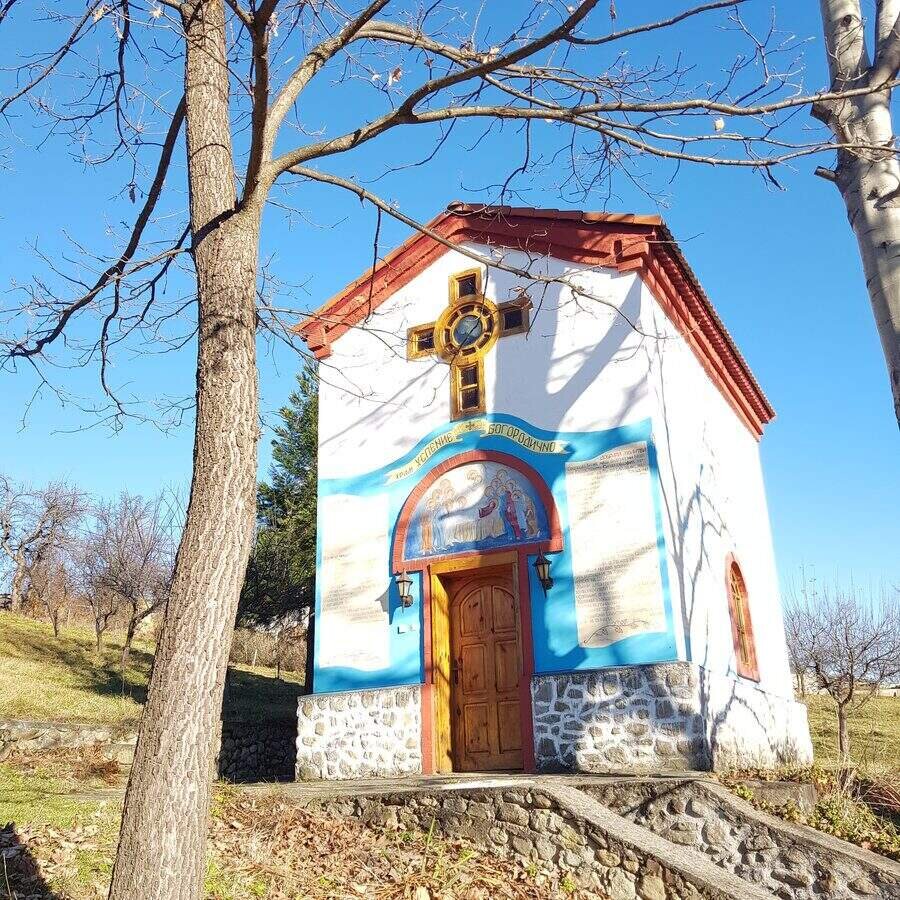 Храм "Успение Богородично" - Априлци