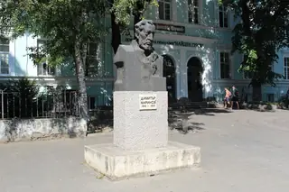 Паметник на Димитър Маринов - Лом — Лом