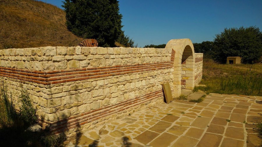 Антична куполна гробница - Поморие