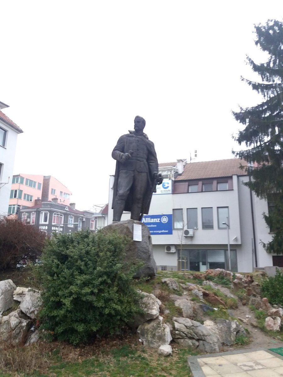 Паметник на Цанко Дюстабанов - Габрово