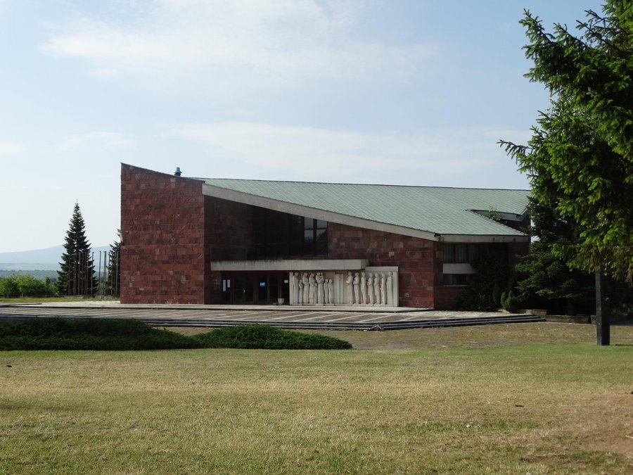 Национален детски комплекс "Ястребино"