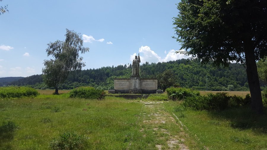 Паметникът на убитите самоковски въстаници - Самоков