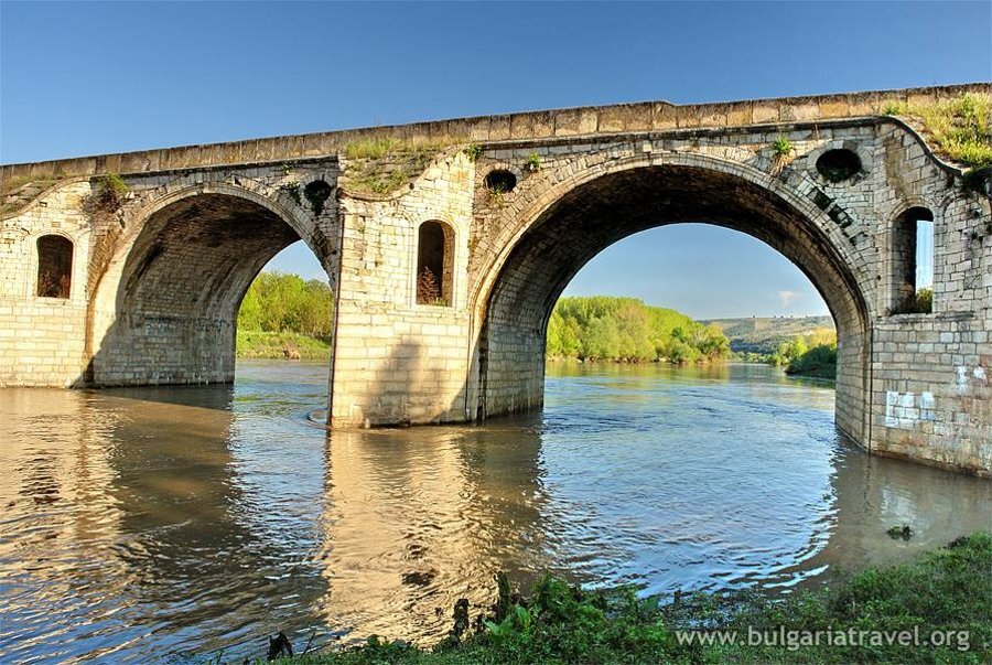 Мостът на Колю Фичето на река Янтра – Бяла