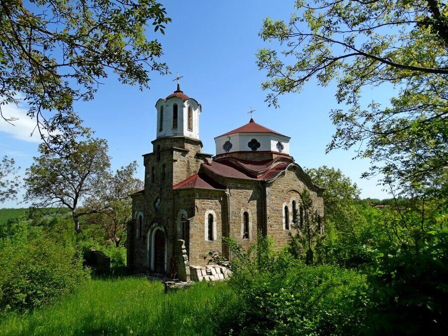 Храм "Свети Архангел Михаил" -  с. Здравковец