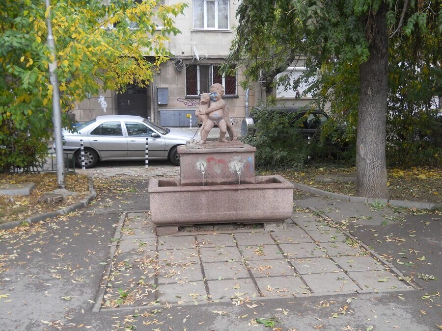 Чешма "Момченце със сърничка" - София