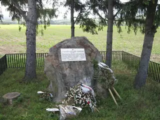 Паметник на загиналите съветски летци - с.Душанци — Душанци