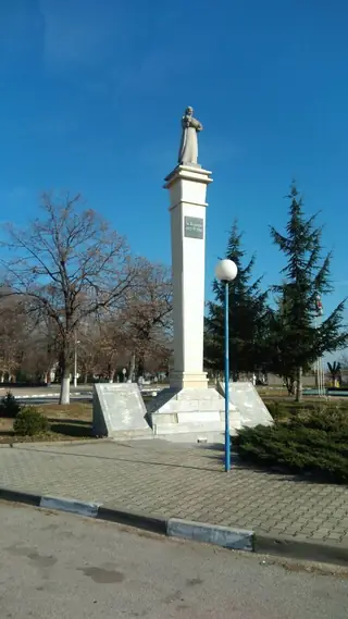 Паметник на "Българката-майка и войнишка вдовица" - с. Горски извор — Горски извор