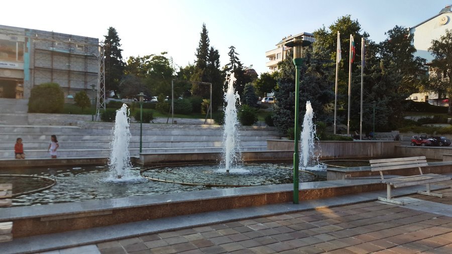 Фонтанът на площад "България" - Сандански
