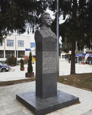Бюст-паметник на княз Алексей Церетелев - Батак — Батак