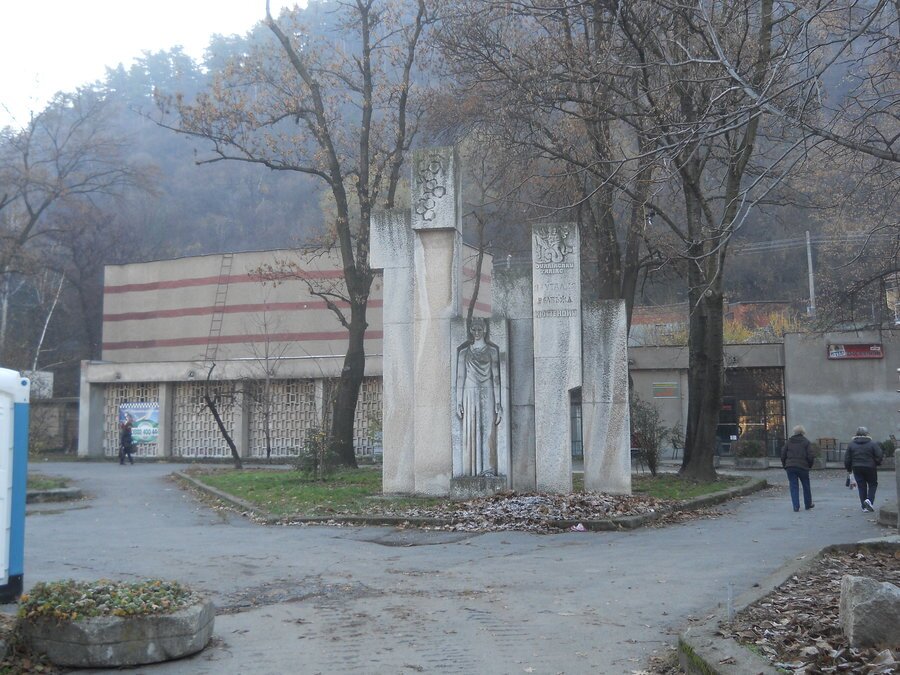 Паметник с историческите имена на Кюстендил