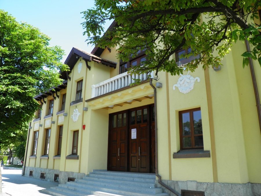 Юнашки салон - Варна