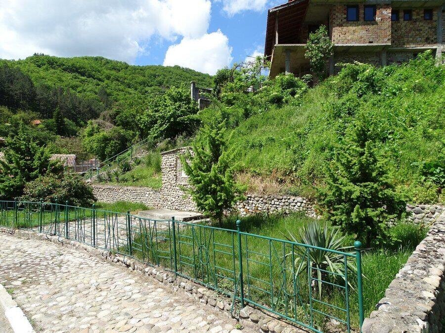 Мястото на родната къща на Филип и Иван Домусчиеви - с.Петрич