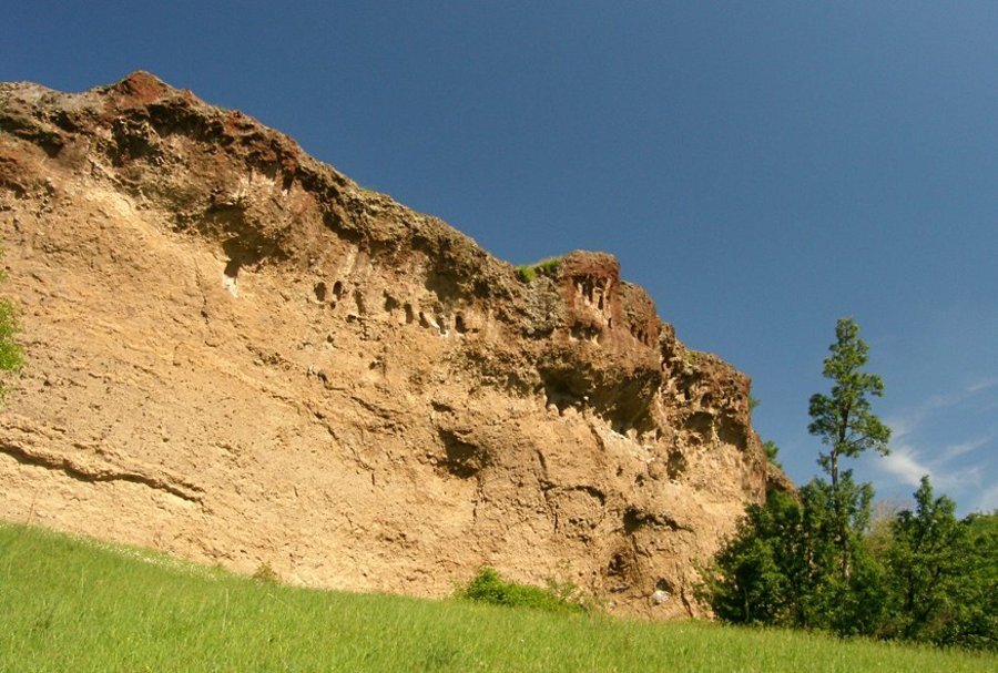Трапецовидни ниши - Чомаково