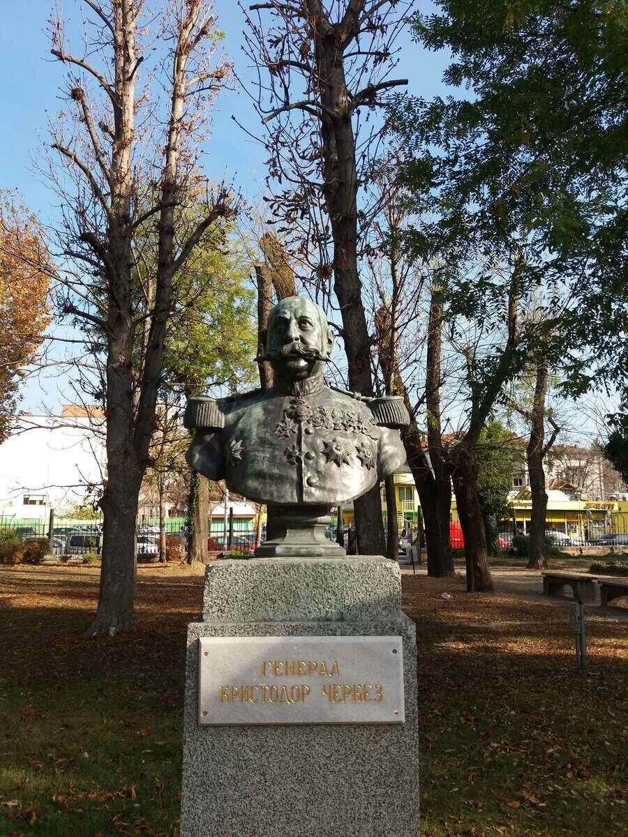 Бюст-паметник на генерал Кристодор Черкез - Плевен