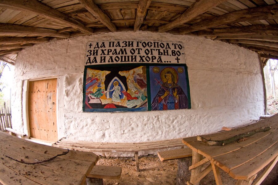 Параклис "Света Петка" - Бръшлян