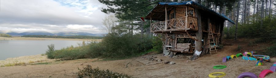 Дървената къщичка на скалите - яз.Копринка