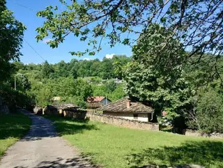 Каменното село Иглика — Лесичарка