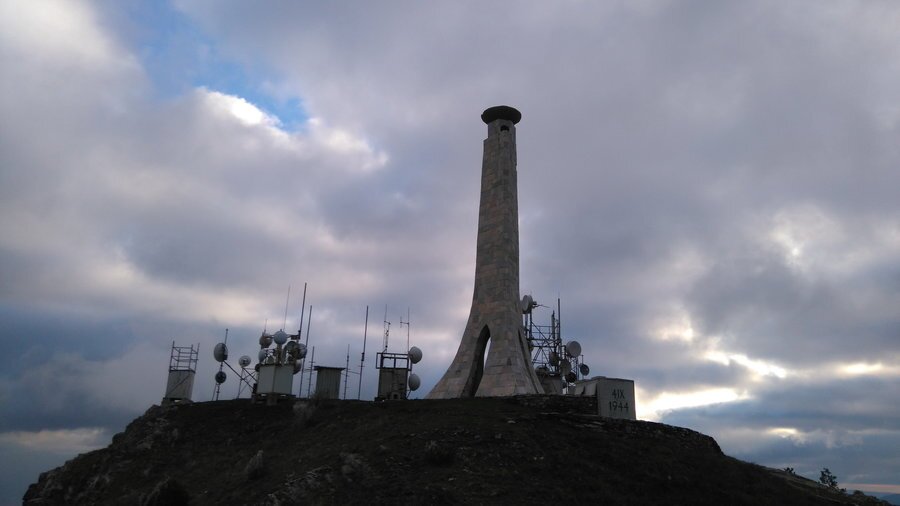 Паметник на връх "Милеви скали"