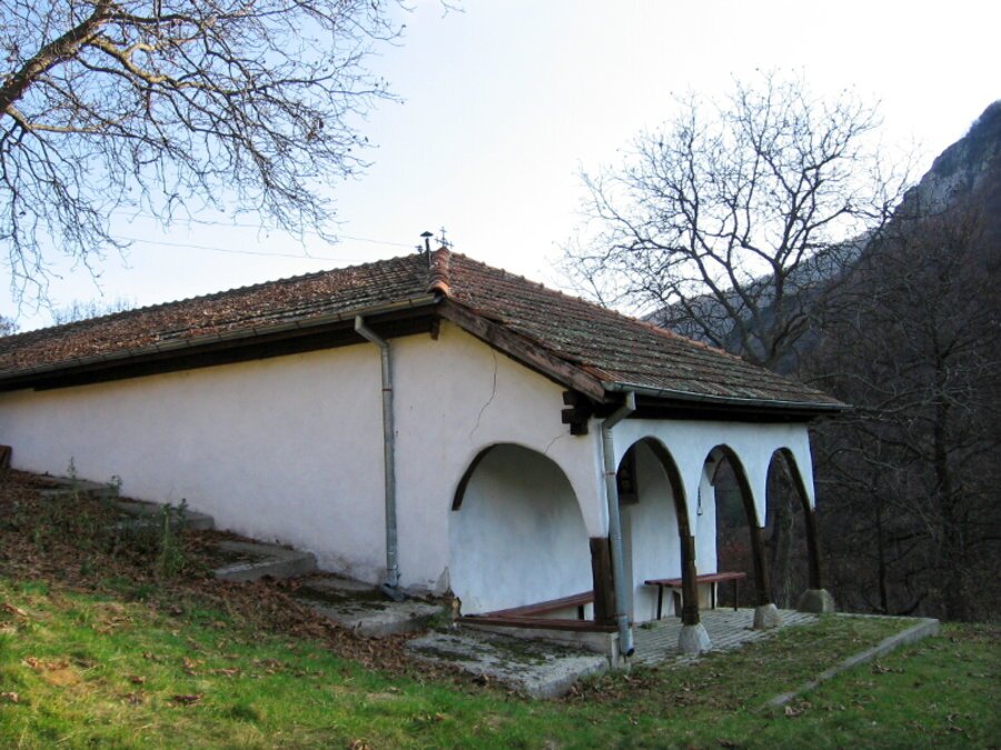 Възрожденската черква "Св. Параскева" - Брезе