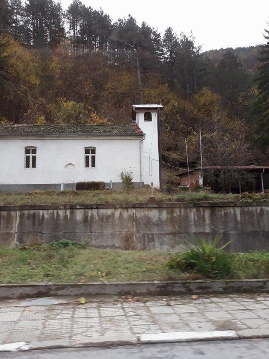 Храм "Свети Архангел Михаил" - Михалково