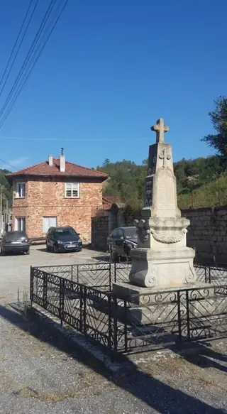 Паметник на падналите войници - с. Дрента — Дрента