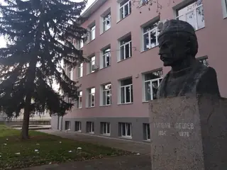 Бюст-паметник на Стефан Пешев - Севлиево — Севлиево