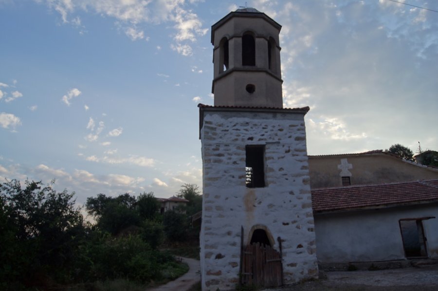 Храм "Свети великомъченик Димитър" - Палат