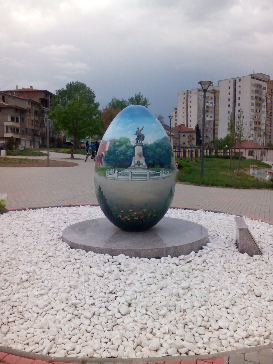 Яйцето на историята - Карлово