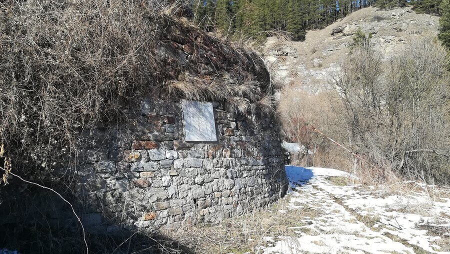 Паметна плоча "Гонда вода" - Батак