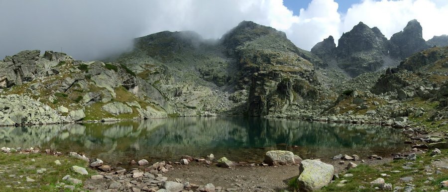 Страшното езеро