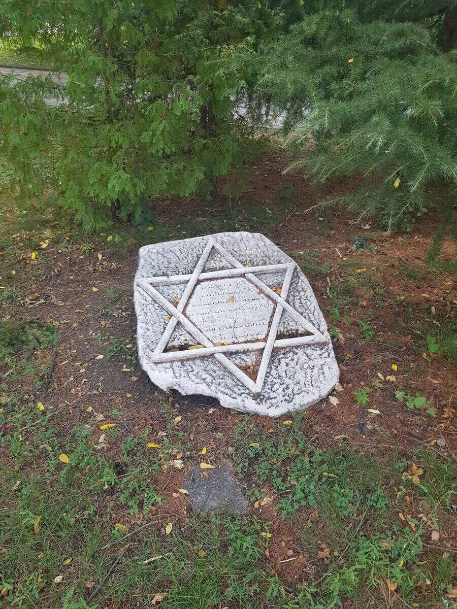 Паметна плоча в почит към еврейската общност - Кърджали