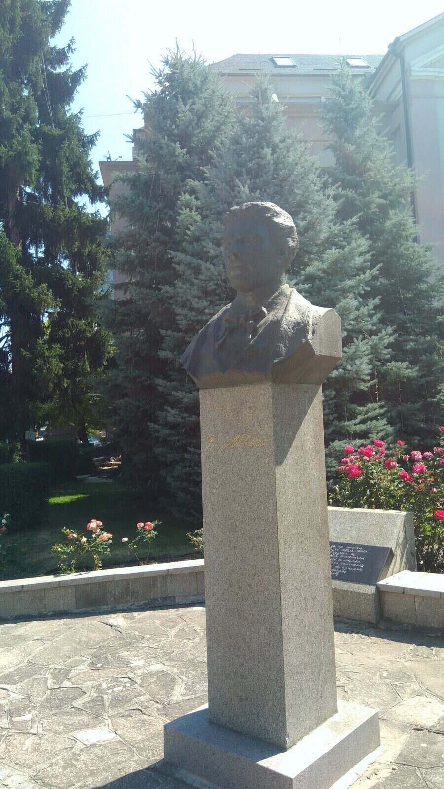 Паметник на Васил Левски - Разлог