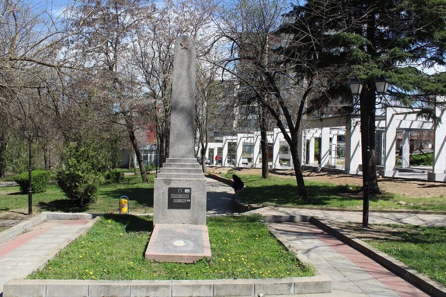 Паметник-гроб на Антон Попов - Петрич