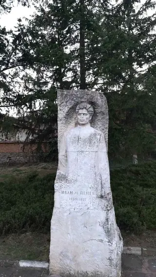 Паметник на Иван Пенев - Смолско — Смолско