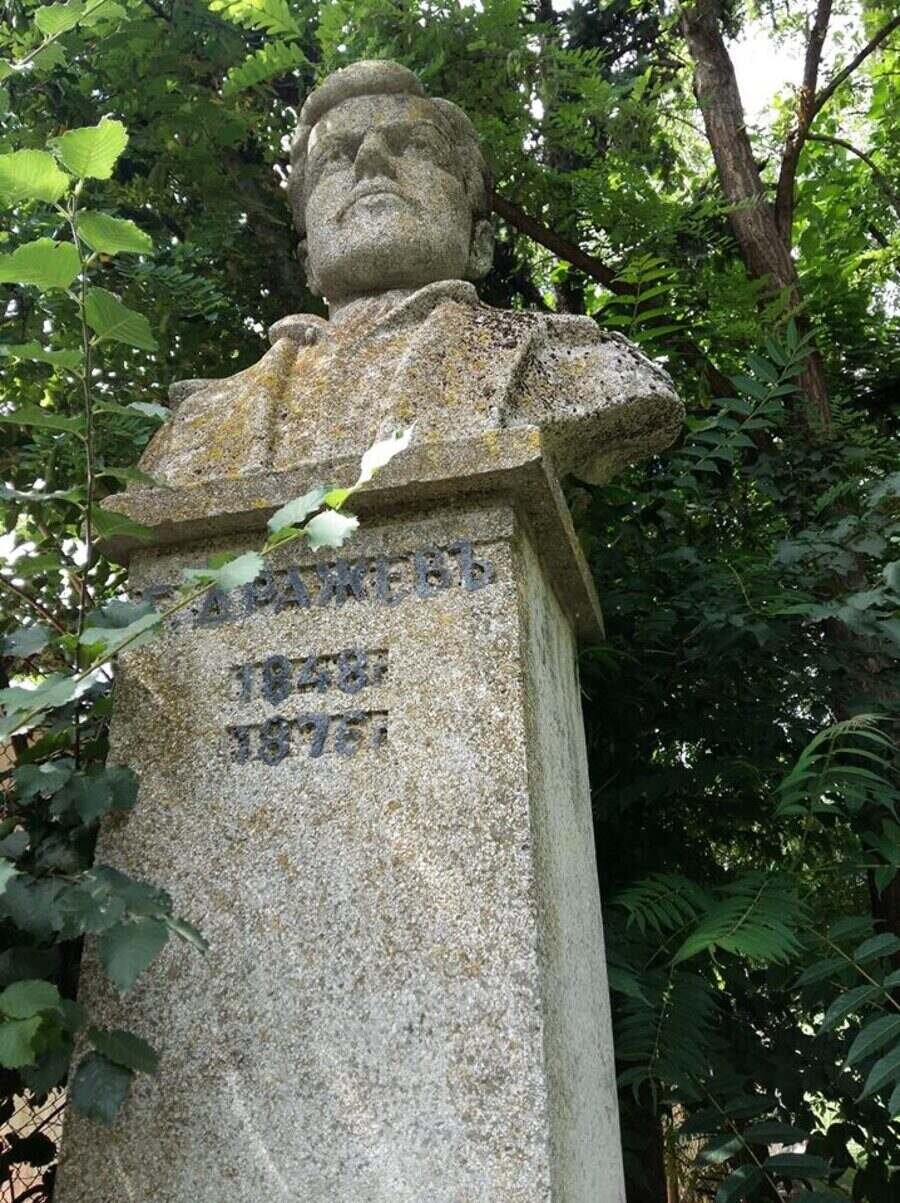 Паметник на Георги Дражев - Ямбол