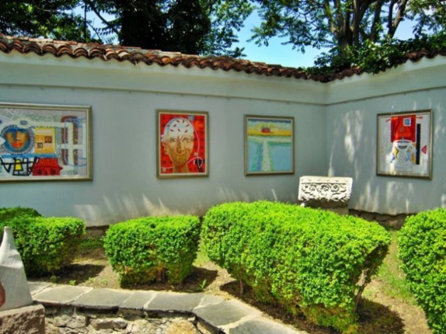 Галерия "Червеното пони" - Пловдив