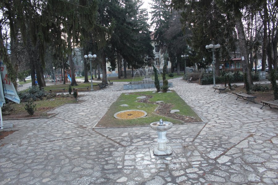 Градска градина на площад "Преображение" - Разлог