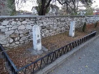 Паметници на Васил Данаджиев и Иван Бобев - гр. Сливница — Сливница