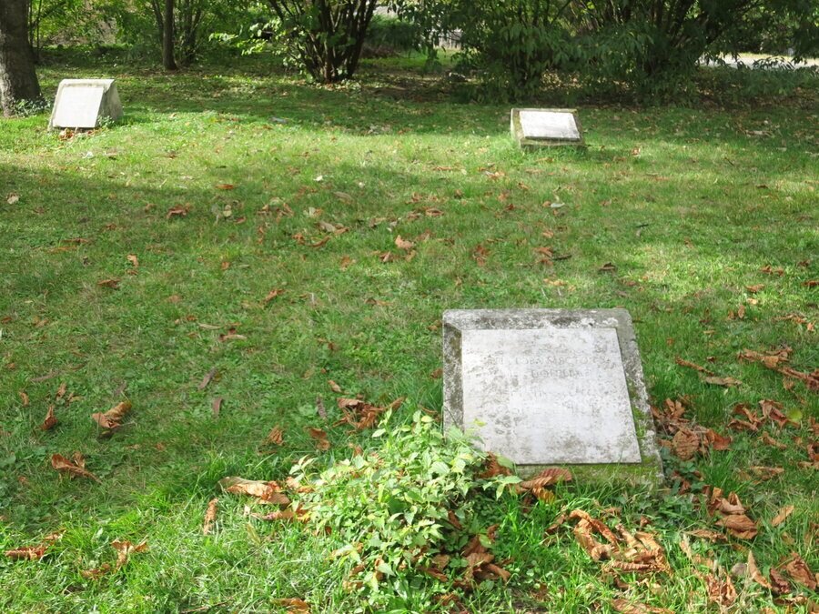 Алея на възрожденците в Парка на възрожденците - Русе — снимка