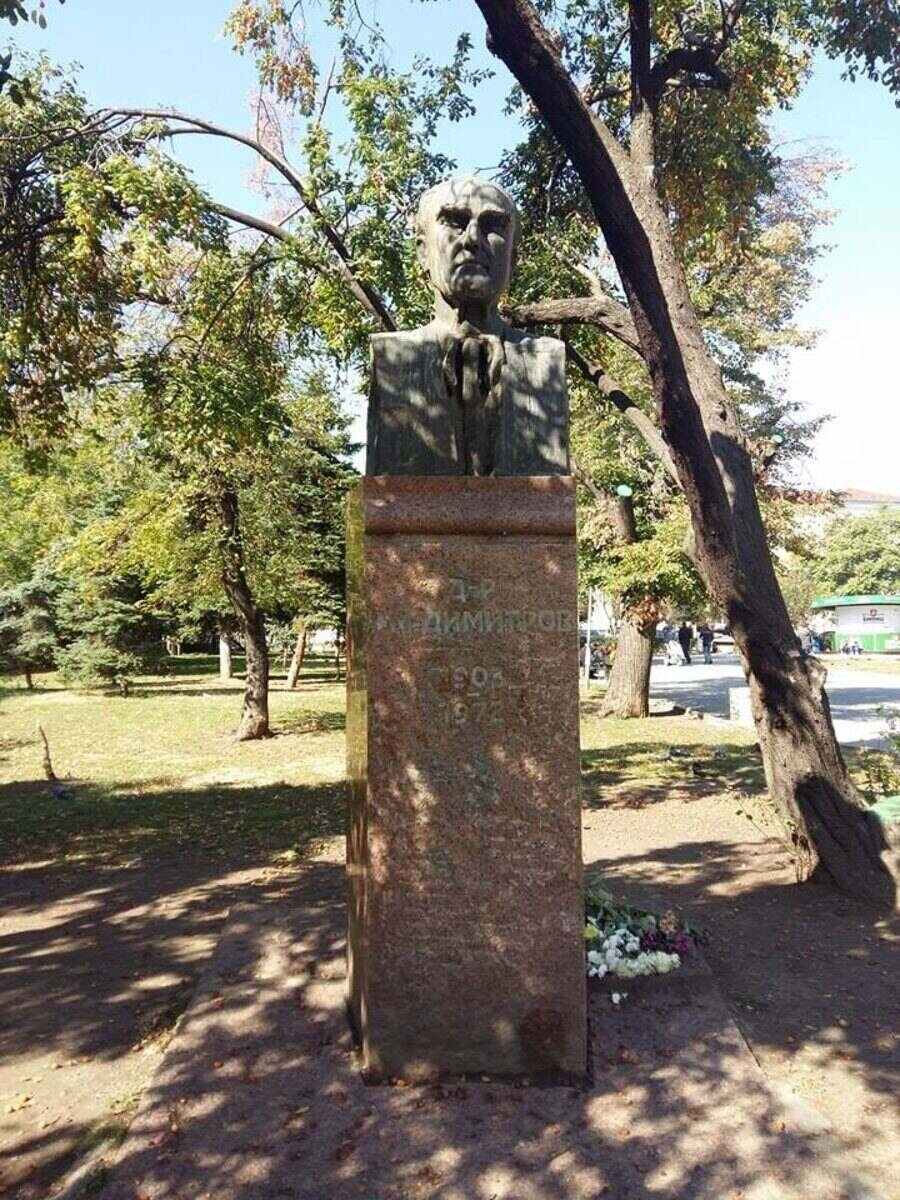 Паметник на Д-р Г.М. Димитров - София