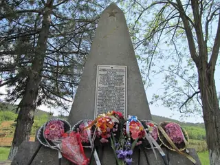 Паметник на загиналите в отечествената война - Голям Девесил — Голям Девесил