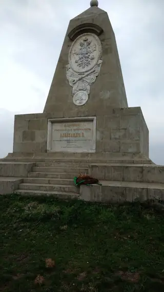 Паметникът на загиналите воини в Джуранлийския бой — Дълбоки
