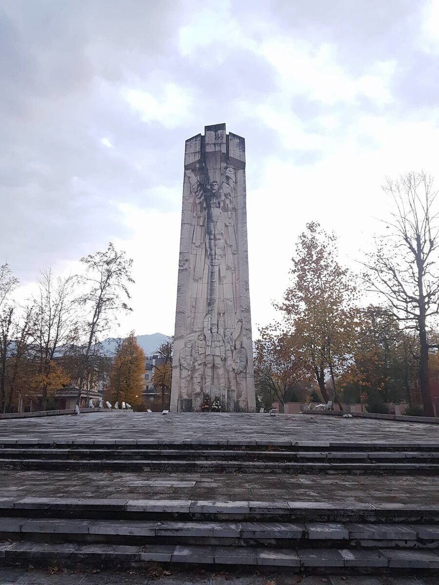 Паметник на загиналите във Втората Световна война - Вършец