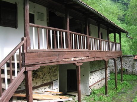 Църква-костница "Въведение Богородично"