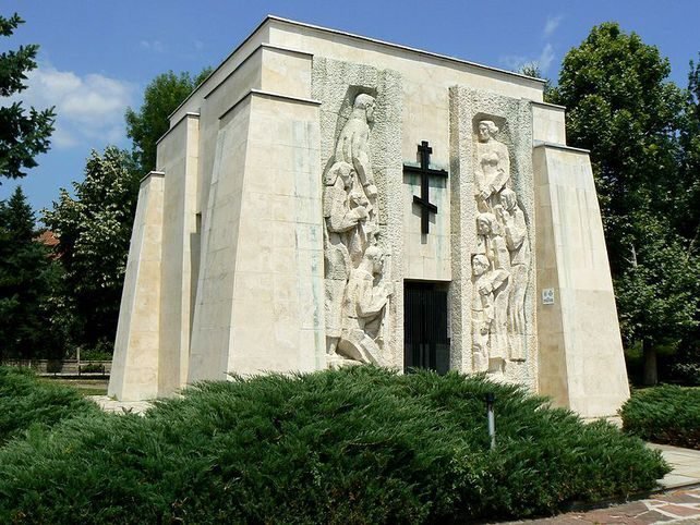 Паметник-костница на Ботевите четници