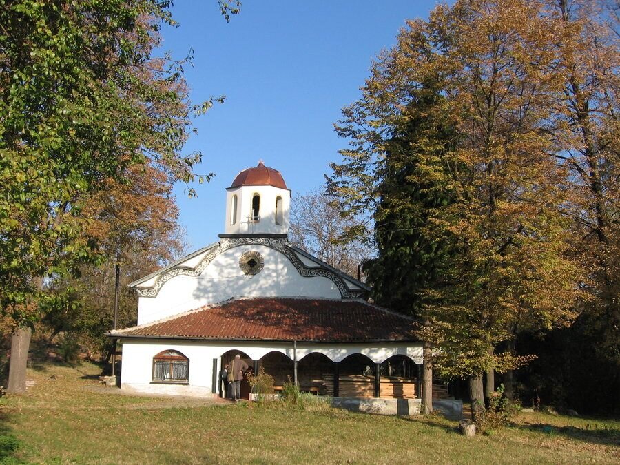 Възрожденска черква "Св. Николай Мирликийски" - Червен Брег