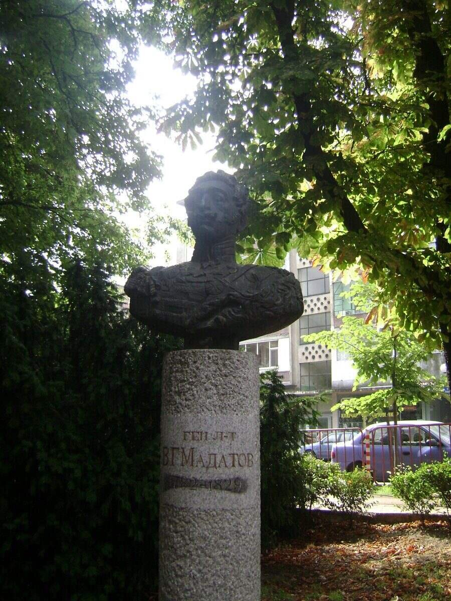 Паметник на ген.-лейтенант княз Валериан Мадатов - Шумен